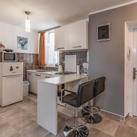 Beautiful In With 2 Bedrooms And Wifi * Pula