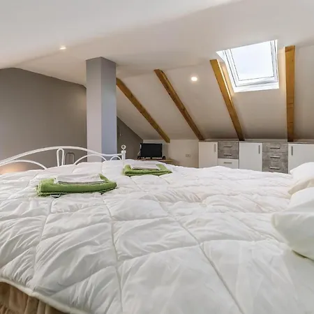 Apartment Beautiful In With 2 Bedrooms And Wifi