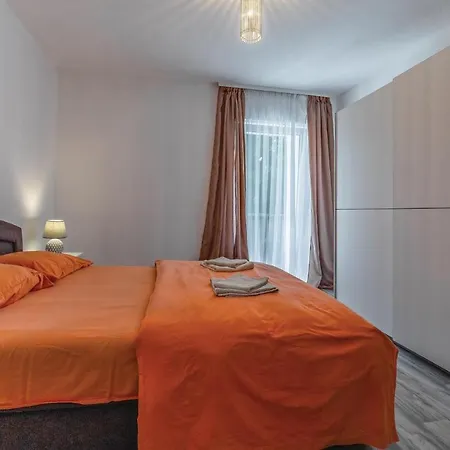 Beautiful In With 2 Bedrooms And Wifi Apartment *
