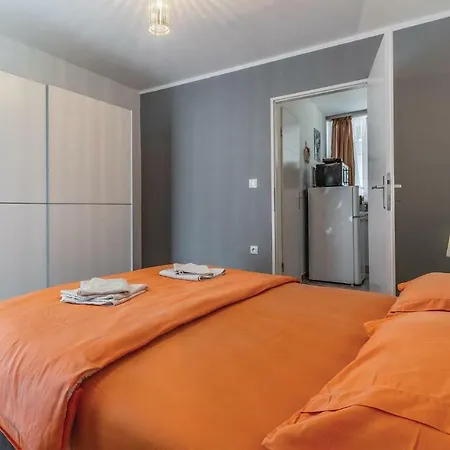 Beautiful In With 2 Bedrooms And Wifi Apartment *