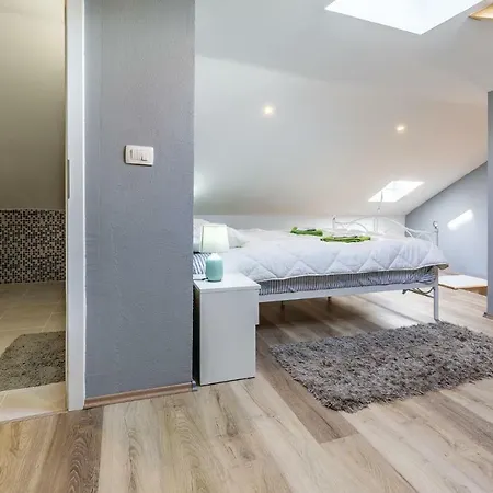 Apartment Beautiful In With 2 Bedrooms And Wifi *