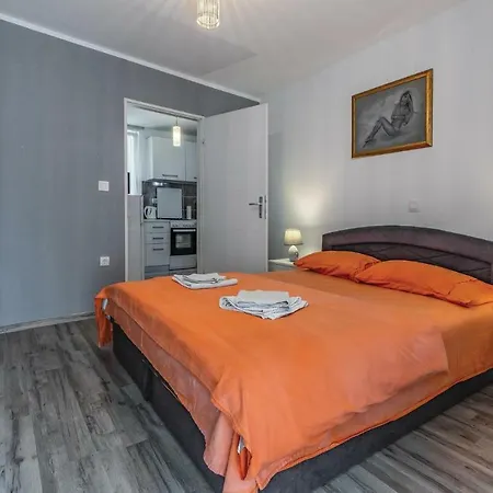 Apartment Beautiful In With 2 Bedrooms And Wifi *