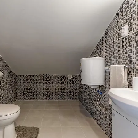 Apartment Beautiful In With 2 Bedrooms And Wifi *