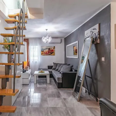 Beautiful In With 2 Bedrooms And Wifi Apartment